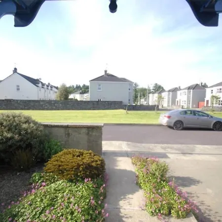 Charming 4-bedroom House In - Pet Friendly Retreat Skibbereen