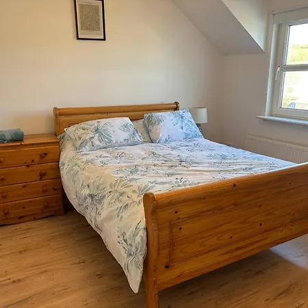 Charming 4-bedroom House In - Pet Friendly Retreat Holiday home *