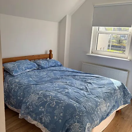 Charming 4-bedroom House In - Pet Friendly Retreat Holiday home